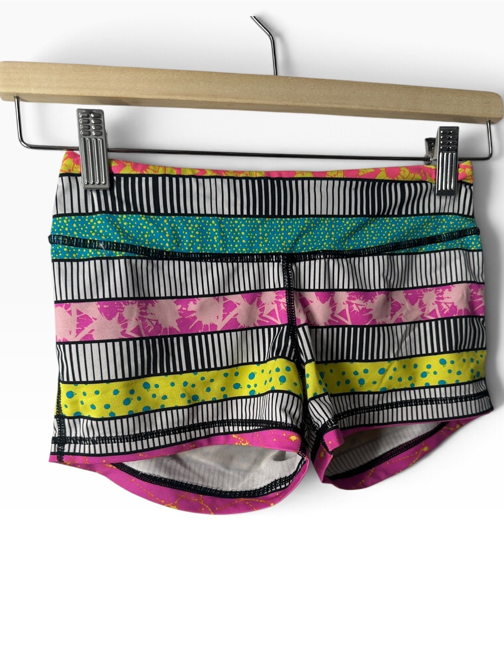Ivivva shorts Patterned stretch shorts gymnastics dance sz 10